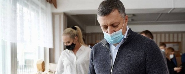 Губернатор Иркутской области застрял в лифте больницы